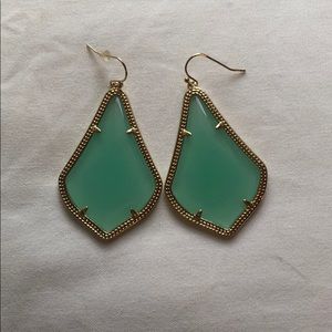 Kendra earrings. Light blue/green.